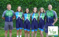 23 06 12 team plus trainers nieuwe hoofdsponsor Vreugdenhil