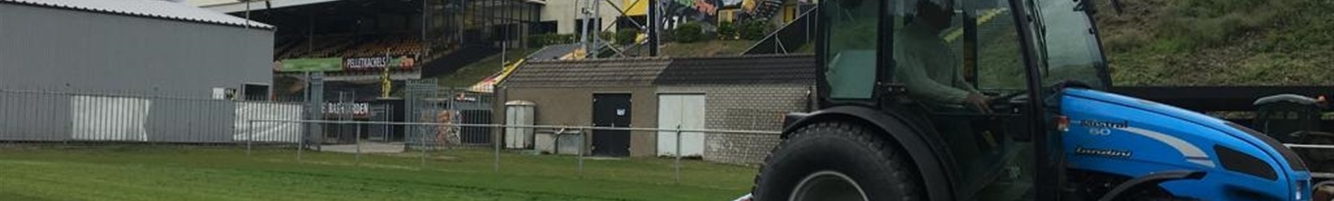 19 05 09 VVV Venlo - levering Trimax Striker (02) met logo